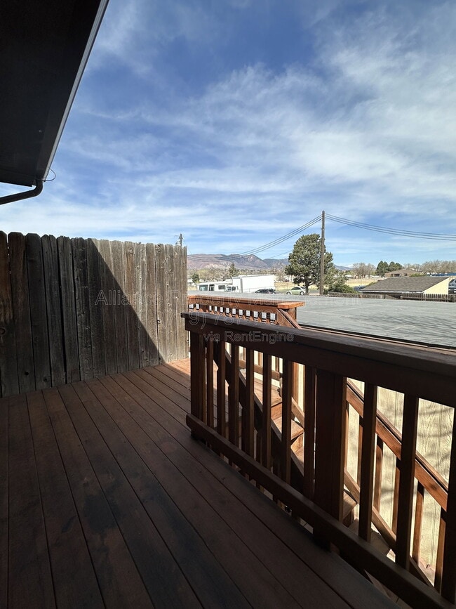 Building Photo - 328 Mt View Ln