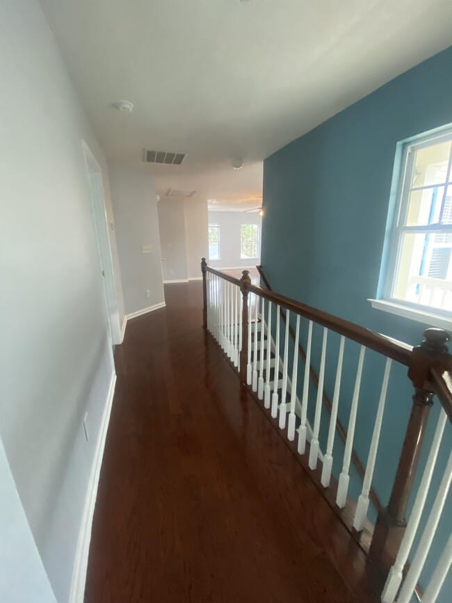 Building Photo - 421 Emerson Dr