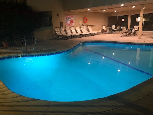 Building Photo - 17424 Burbank Blvd