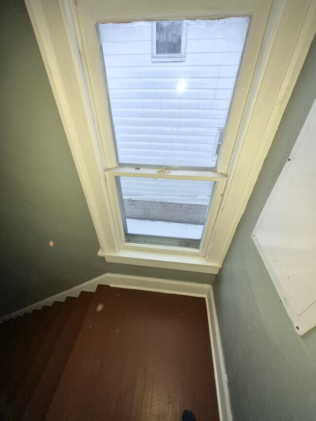 Building Photo - 565 Garfield Pl