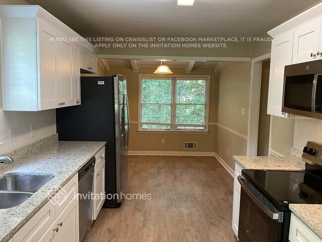 Building Photo - 680 Foxcroft Cir SE