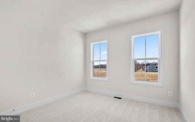 Building Photo - 127 Heyford Dr