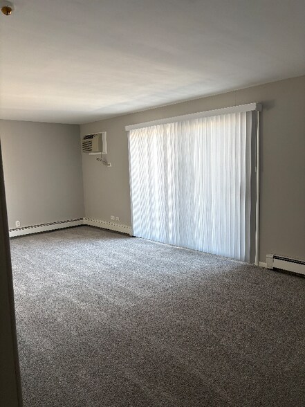 Building Photo - 113 W 66th St