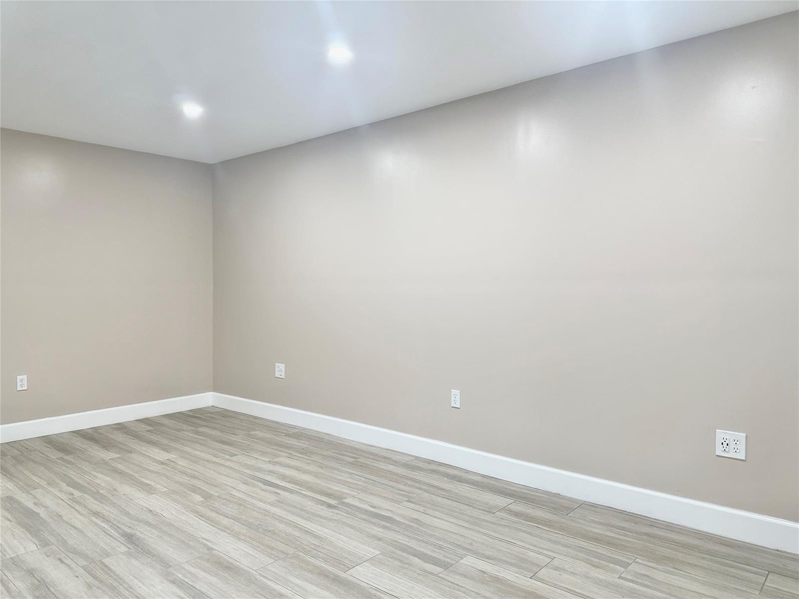 Building Photo - 1650 SW 117th Ave