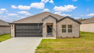 Building Photo - 112 E Sunbelt Ct