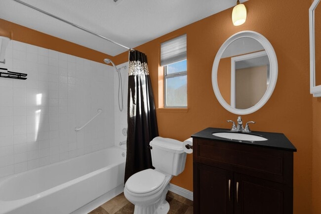 Building Photo - Beautiful 4 bed/ 3 bath POOL Home For Rent