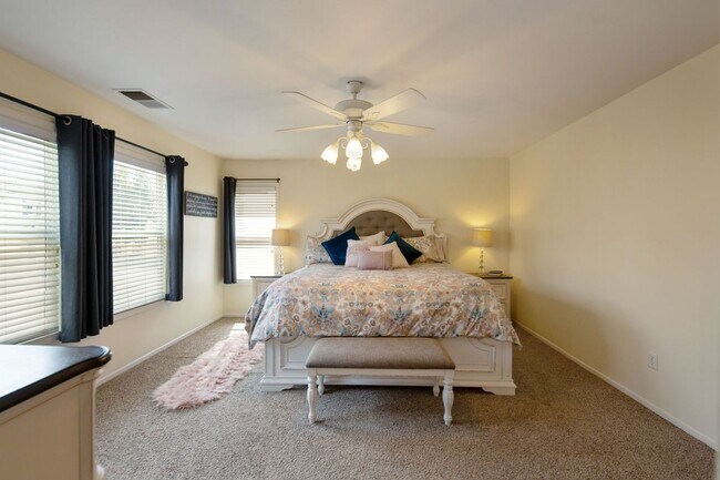 Building Photo - 421 Sonora Cir