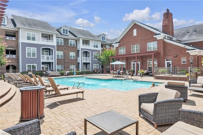 Building Photo - 4BD/3.5BA Gorgeous End Unit Townhouse with...