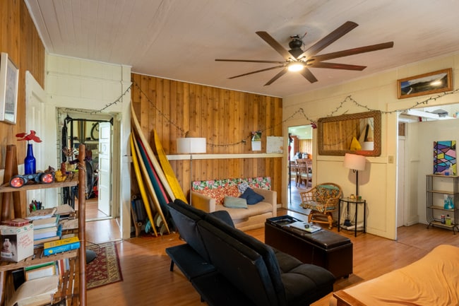 Building Photo - 398 Ohai St