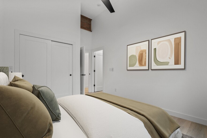 Building Photo - 308 Oak St