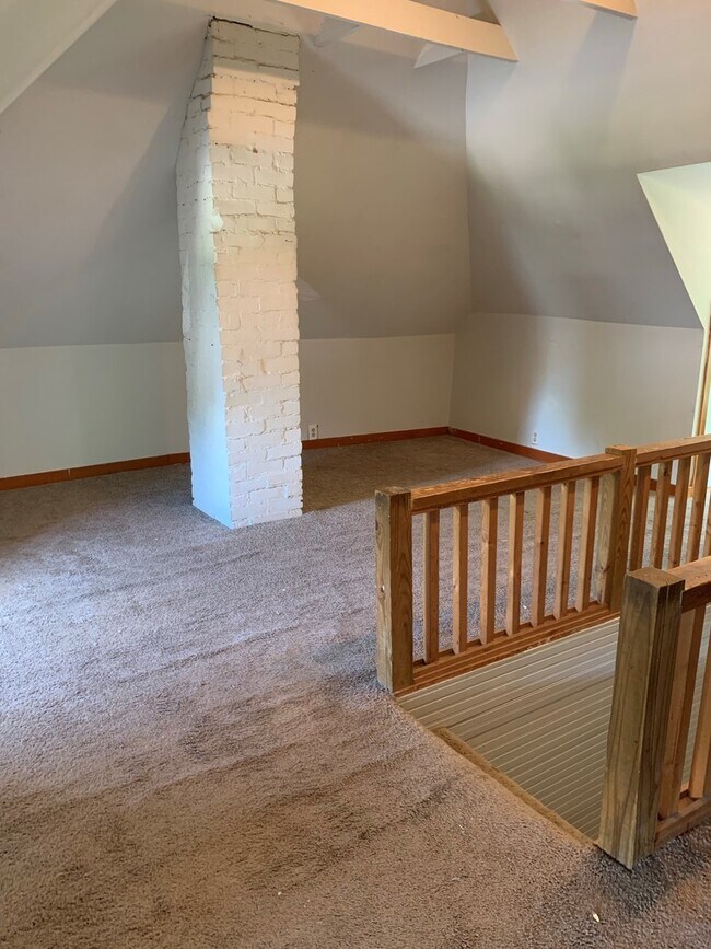 Building Photo - Off Street Parking on Park Ave-Available A...