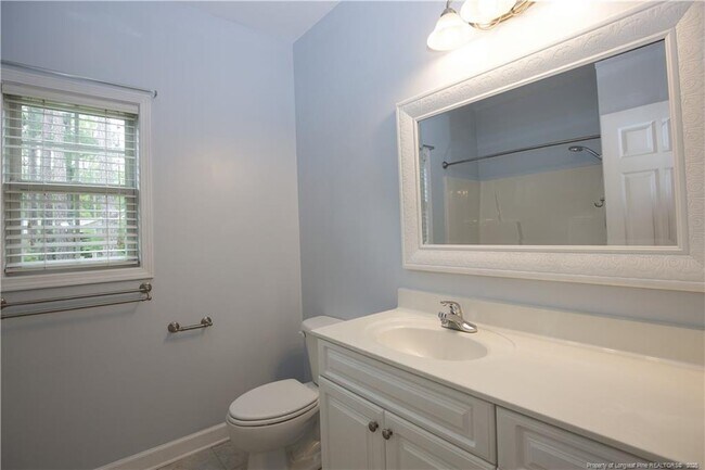 Building Photo - 110 Willow Creek Ln