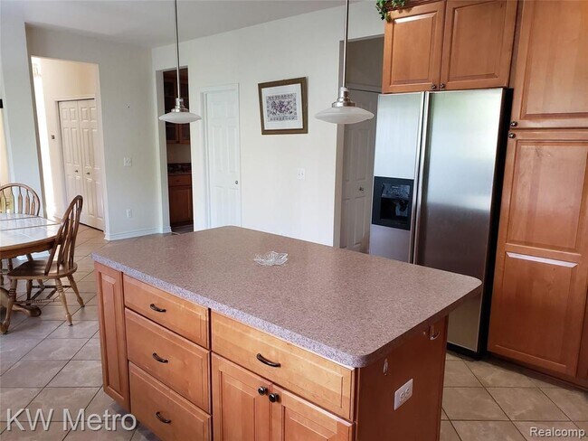 Building Photo - 1227 Letica Dr
