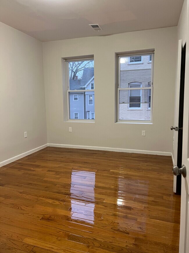 Building Photo - 167 N Grove St