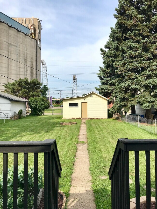 Over-sized 1 car garage - 4048 Snelling Ave