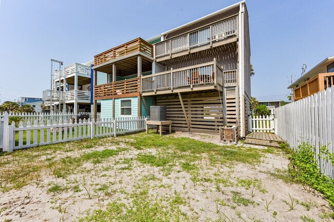 Building Photo - 1032 N Fletcher Ave