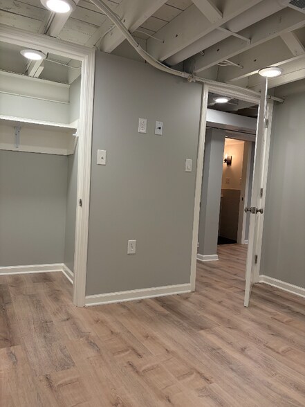 Building Photo - 5665 Pernod Ave