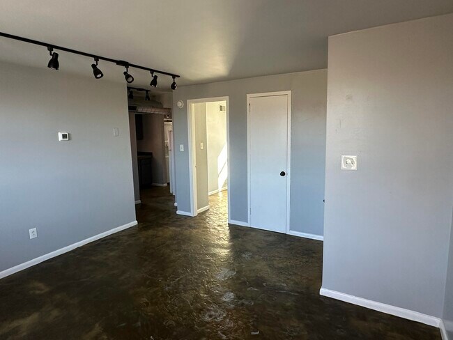 Building Photo - 703 Wilkinson Blvd