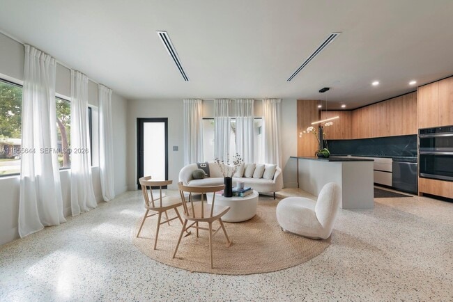 Building Photo - 311 NE 117th St