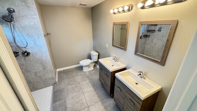 Building Photo - 851 San Filippo Dr SE