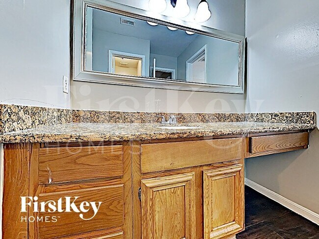 Building Photo - 1308 Wilson Dr