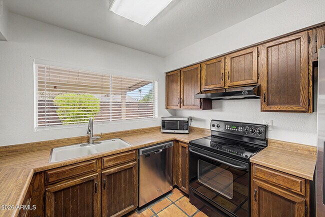 Building Photo - 1134 W Hermosa Dr