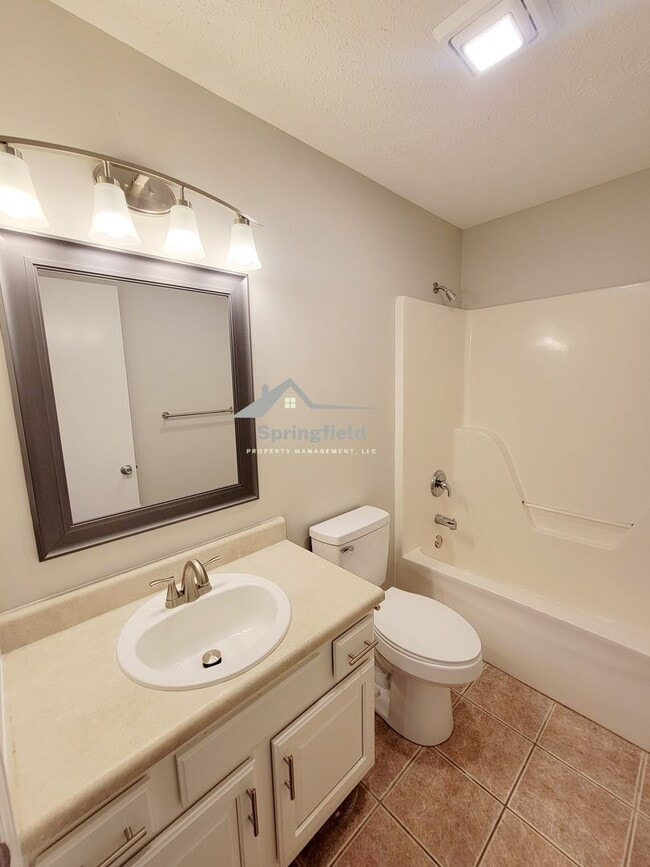 Building Photo - Location-Location; South West Springfield ...