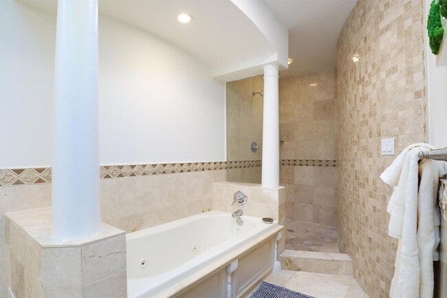 Building Photo - 247 S Ocean Blvd
