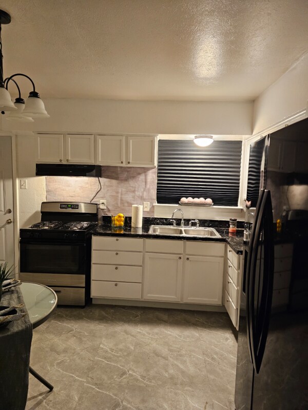 Building Photo - 4011 Happy Canyon Dr