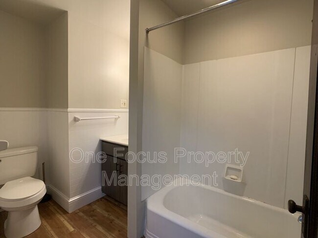 Building Photo - 307 N Vesper St