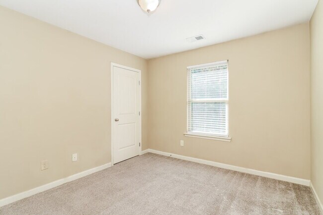 Building Photo - 284 Camellia Way