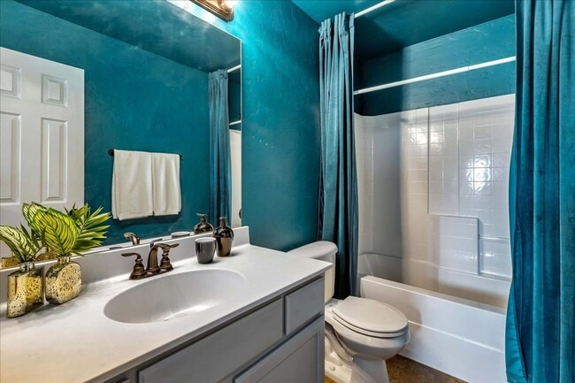 Building Photo - Lawn Care Included! 3 bed, 2 bath, 2 car