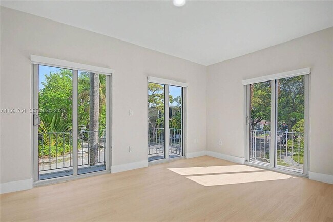 Building Photo - 694 NE 76th St