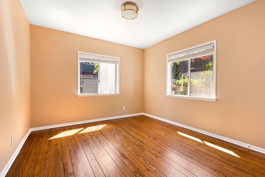 Building Photo - 4841 Avoca St