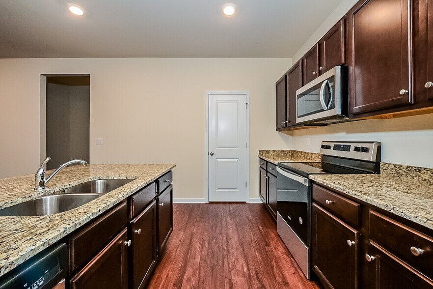 Building Photo - 532 Overo Dr