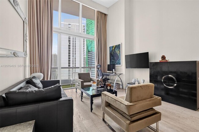 Building Photo - 485 Brickell Ave