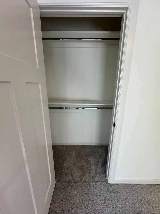 Building Photo - 3 Bed | 2 Bath Luxury Duplex | Move-in pro...