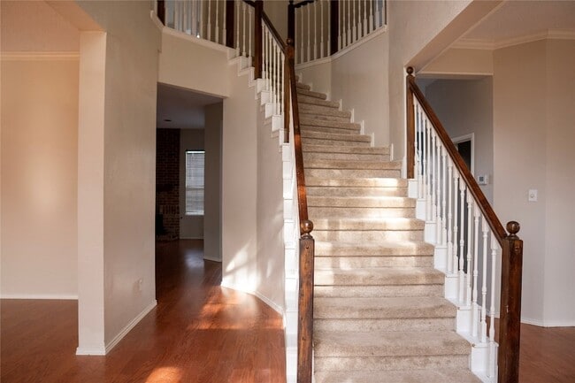 Building Photo - 5609 Exeter Dr