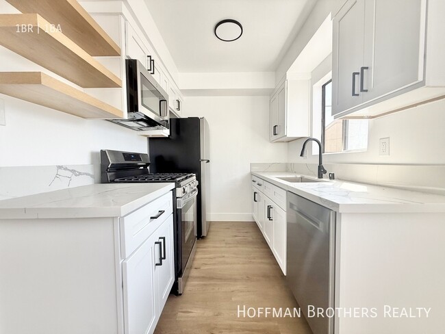 Building Photo - 1819 S Oxford Ave