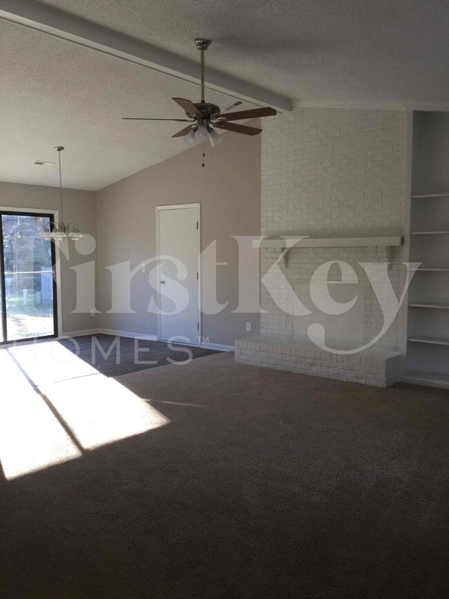 Building Photo - 5800 Old Meadow Rd