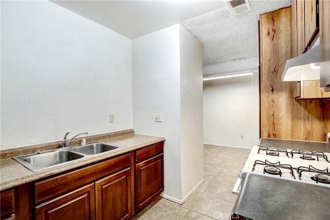 Building Photo - 805 Quail Dr
