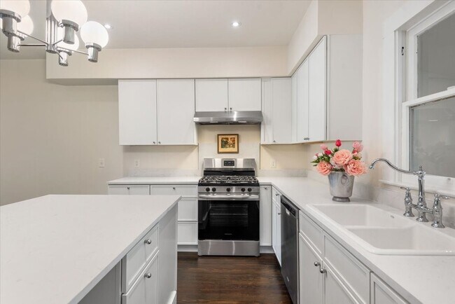 Building Photo - 603 Crockett St