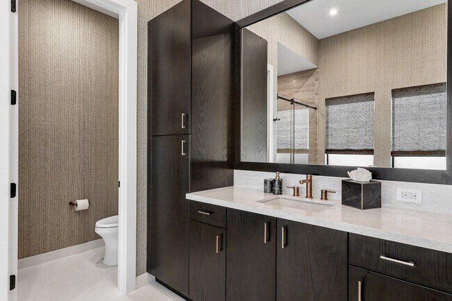 Building Photo - 9109 Fiano Pl