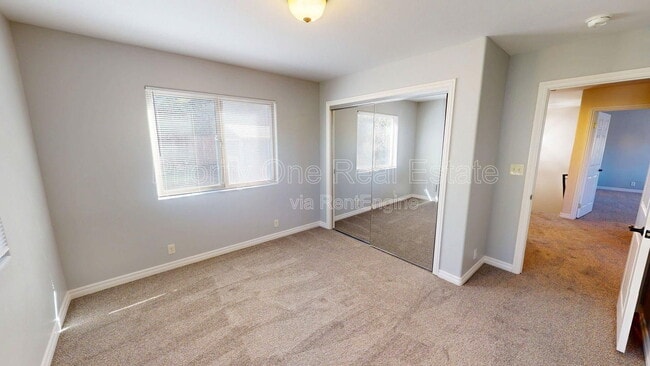 Building Photo - 2025 Cypress Ave.