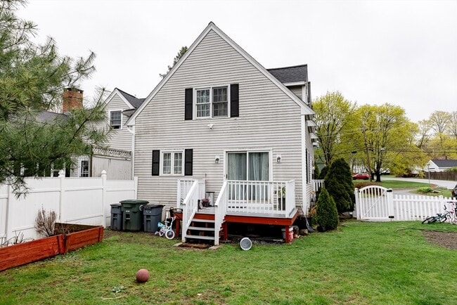Building Photo - 348 Osgood St