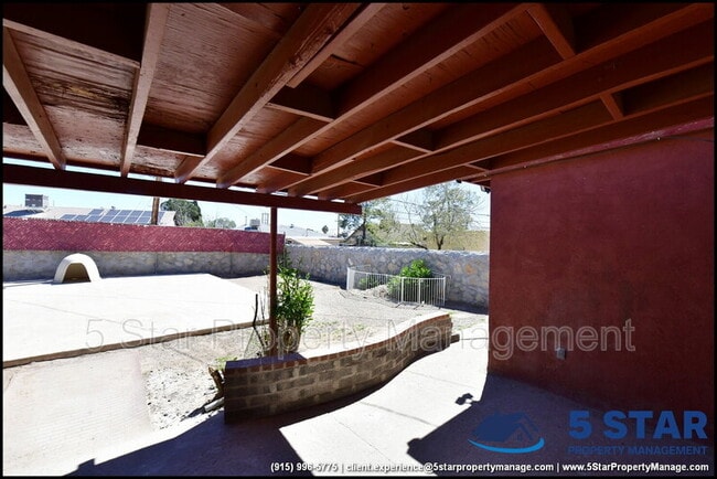 Building Photo - 908 Bolivia St