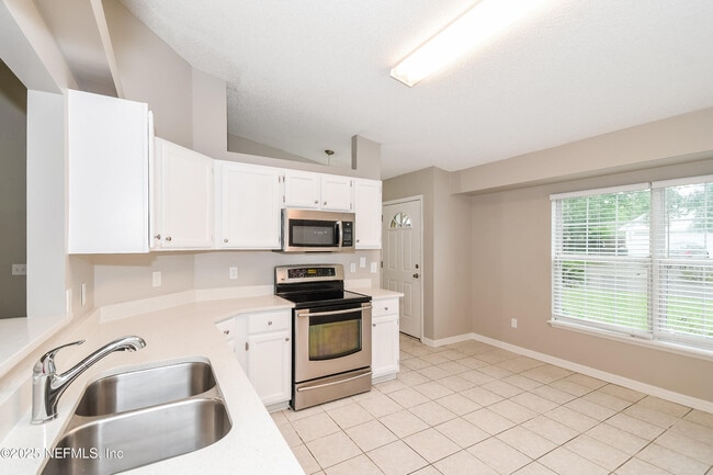 Building Photo - 8155 Teaticket Dr