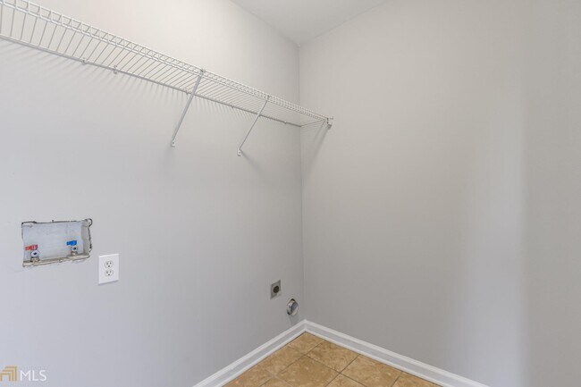 Building Photo - 200 Stonehaven Cir
