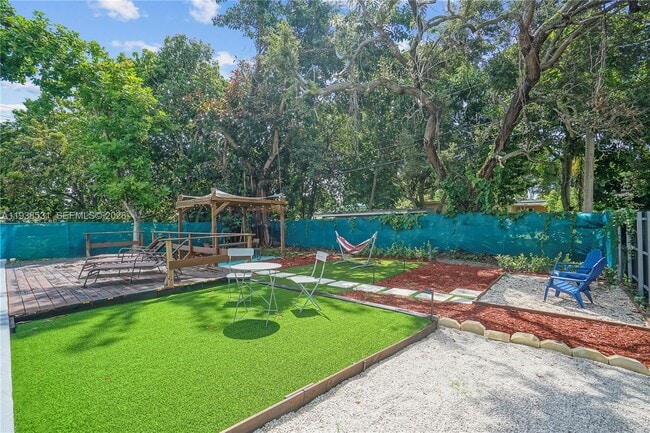 Building Photo - 1370 NE 133rd St