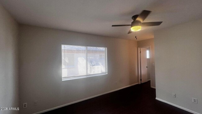 Building Photo - 3337 S Parkside Dr